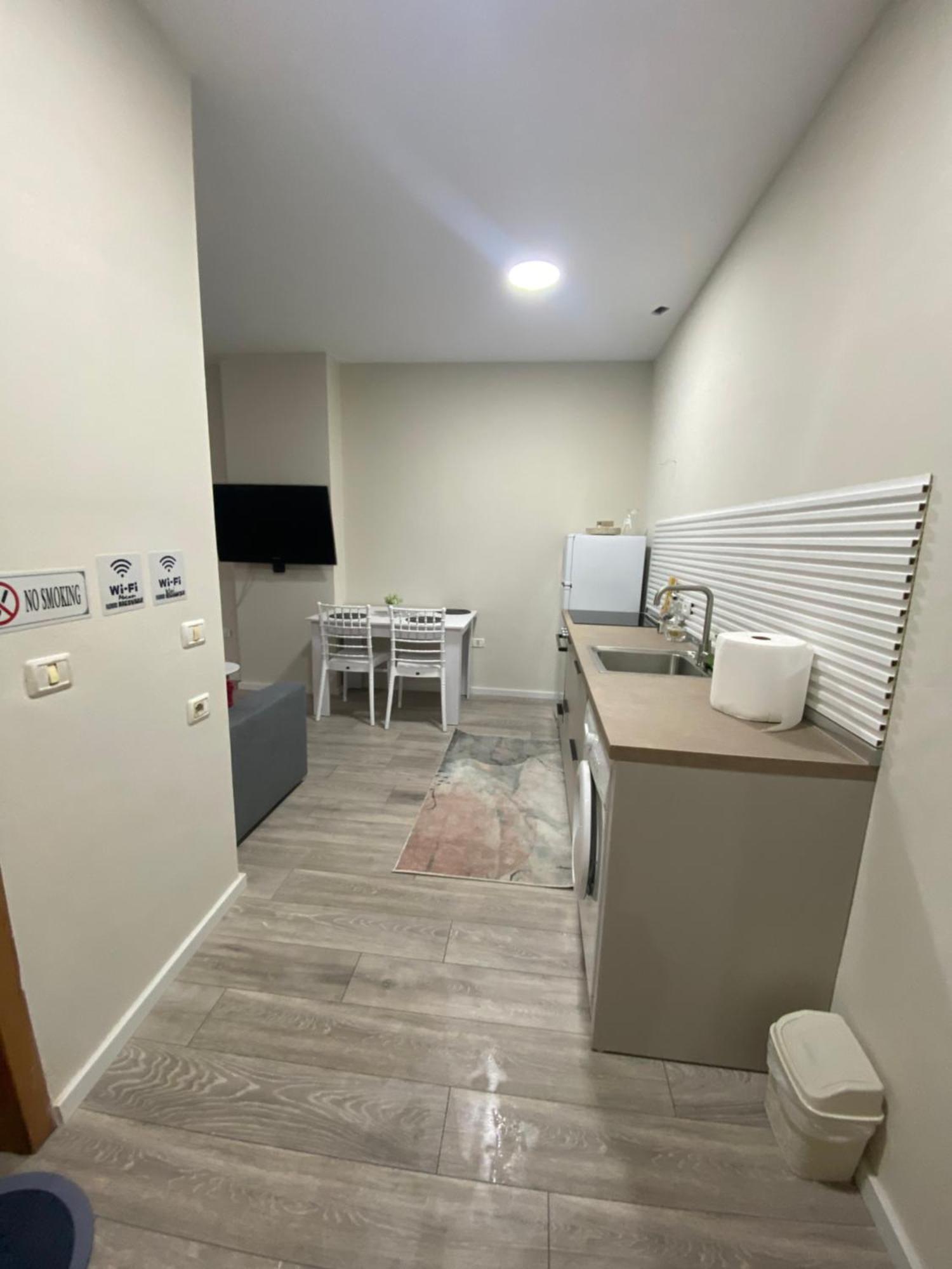 Chlo Apartment 5 Tirane Bagian luar foto